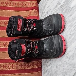 Khombu Youth Snow Boots Black/Red YOUTH SIZE 11M Snow Tracker Memory Foam Insole